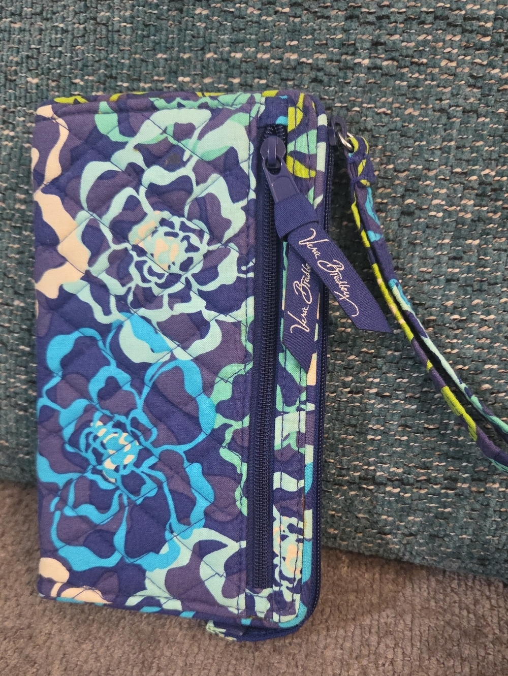 Vera Bradley Katalina Blues Zip Around Accordion Wallet Wristlet